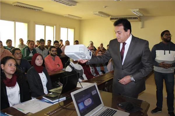 وزير التعليم العالي يتفقد عدداً من المعاهد التعليمية بالقاهرة