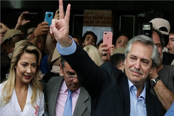 فوز مرشح اليسار «فرنانديز» في الانتخابات الرئاسية بالأرجنتين