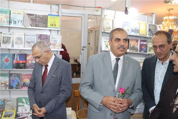 رئيس جامعة الأزهر يفتتح معرضا بالتعاون مع الهيئة المصرية العامة للكتاب