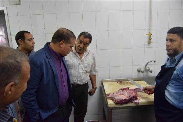 جولة مفاجئة لرئيس جامعة سوهاج لمتابعة مراحل الطهي بالمطعم المركزي