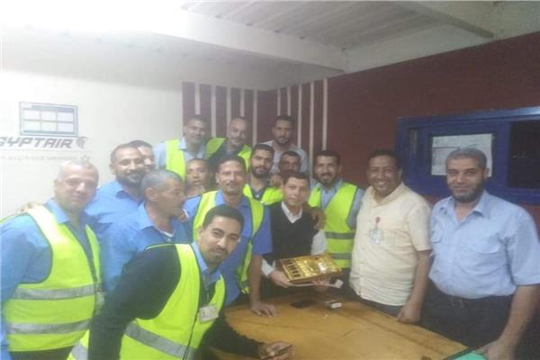 مدير مطار شرم الشيخ يكرم رجال الخدمات الأرضية