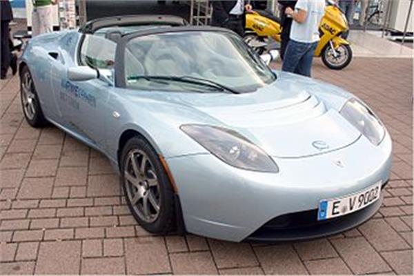 اليابان تدعم مشتري السيارات الكهربائية لتقليل الحوادث