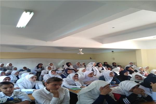  ندوة  لمركز الأعلام  لطالبات المدرسة الثانوية الفنية بدمنهور
