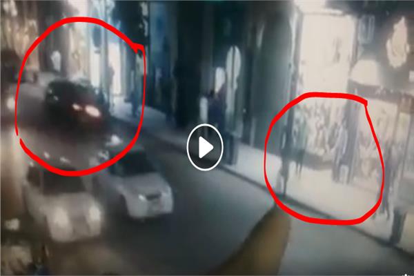 كاميرات المراقبة ترصد حادث دهس المواطنين فى شارع طلعت حرب