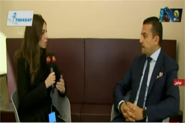عماد غالي الرئيس التنفيذي لشركة سيمنز مصر خلال حواره مع مراسلة اكسترا نيوز 