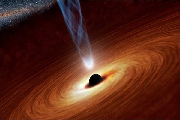 معركة كونية بين ثقب أسود ضخم ونجم