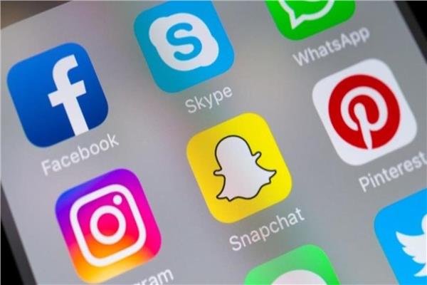 دراسة: وسائل التواصل الاجتماعي ترفع مستويات القلق لدى المراهقين 