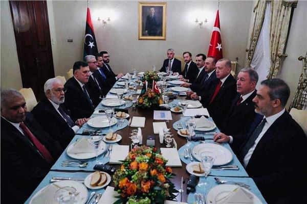 خلال اجتماع الوفد الليبي برئاسة فائز السراج لتركيا 