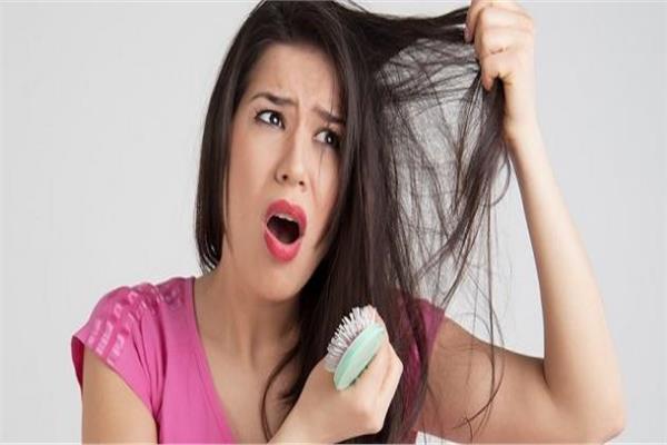 العلاقة بين تكيس المبايض وتساقط الشعر 