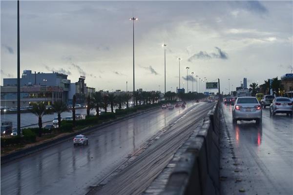 أمطار على القاهرة وتحذيرات عاجلة للسائقين