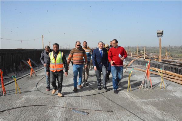 محافظ المنيا يتابع العمل بعدد من المشروعات القومية بمركز سمالوط