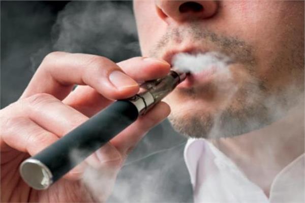 التدخين الإلكتروني يسجل حالات وفاة جديدة بسبب «مرض غامض»