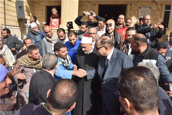 محافظ أسيوط يتفقد قرية كوم أبوشيل ومدينة أبنوب