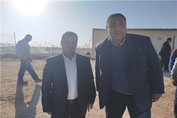 رئيس جهاز مدينة ناصر باسيوط مع محرر بوابة أخبار اليوم
