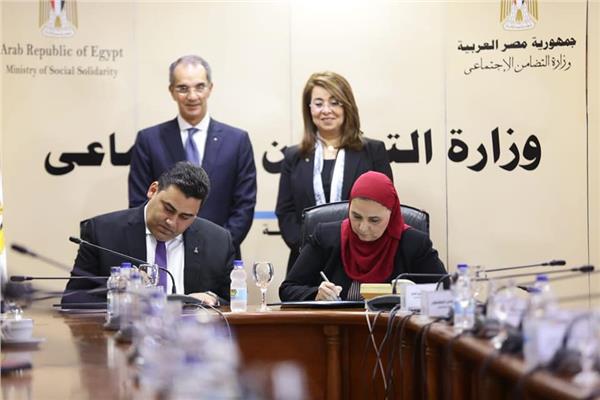 توقيع بروتوكول تعاون بين وزارة التضامن الاجتماعي والشركة المصرية للاتصالات