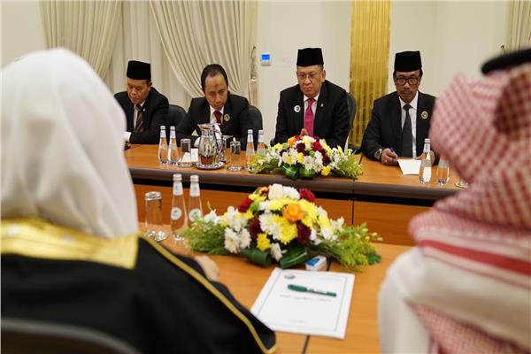الأمين العام لرابطة العالم الإسلامي يستقبل رئيس المجلس الشعبي الإندونيسي