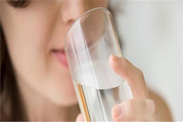 6 أسباب للمواظبة على شرب الماء صباحا