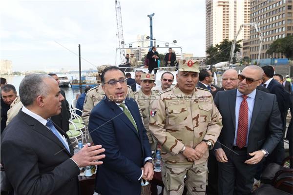 رئيس الوزراء يتفقد تطوير كورنيش النيل من كوبري 15 مايو وحتى كوبري إمبابة