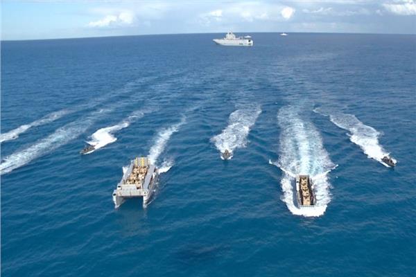 القوات البحرية تنفذ عملية برمائية وتنفيذ عدد من الرمايات  