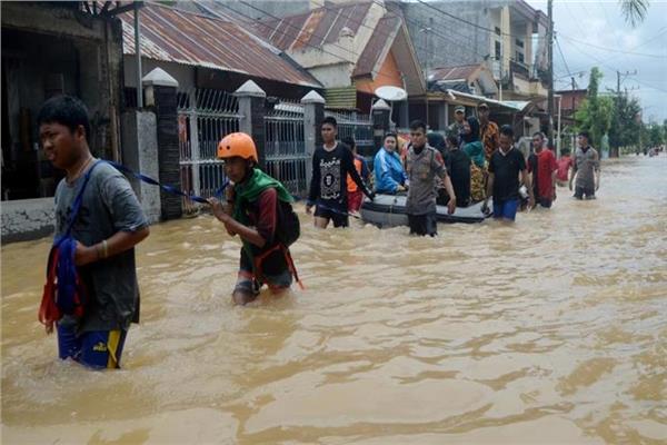 ارتفاع حصيلة القتلى جراء الفيضانات في إندونيسيا إلى 60 شخصا