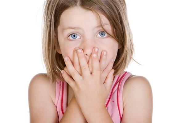 استشاري حساسية يوضح أسباب قرح الفم عند الأطفال