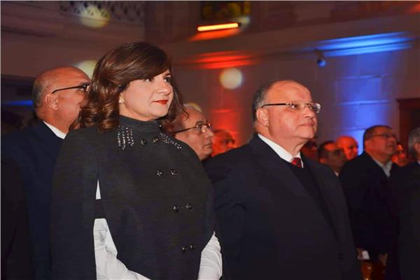 محافظ القاهرة اللواء خالد عبد العال والسفيرة نبيلة مكرم وزيرة الهجرة
