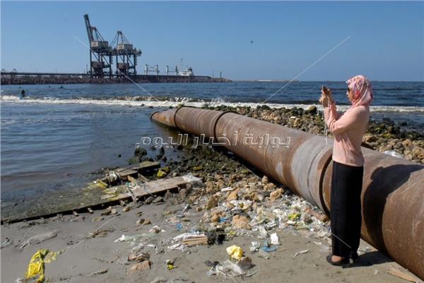 كارثة بيئية على شاطئ الدخيلة
