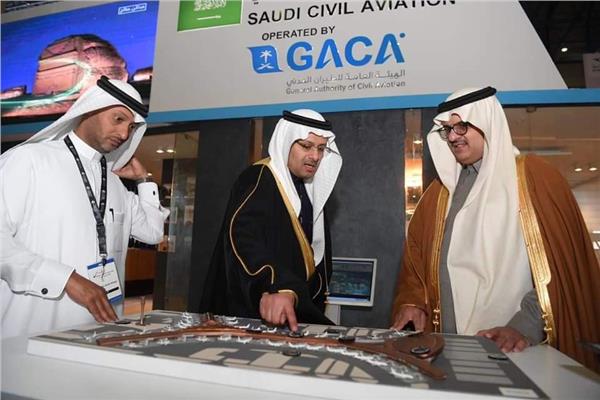 رئيس هيئة الطيران المدني السعودي يزور معرض دبي للطيران