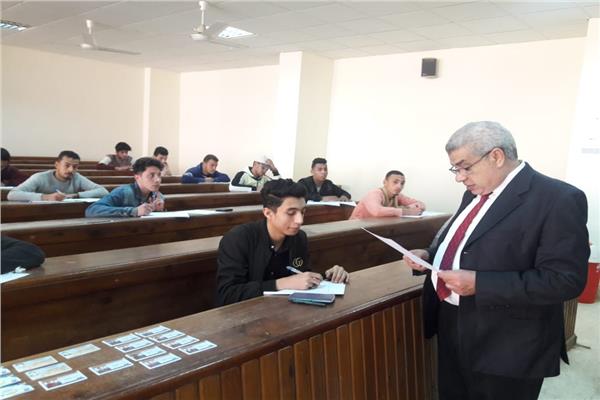 850 طالبا يؤدون امتحانات البرامج المميزة بـ«آداب طنطا»