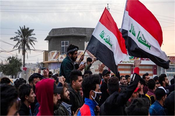 العراق: إصابة 8 متظاهرين خلال مواجهات مع الأمن في ساحة التحرير ببغداد