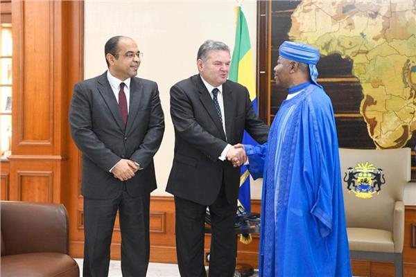 التقى الرئيس الجابوني علي بونغو أونديميا بوزير قطاع الأعمال العام هشام توفيق