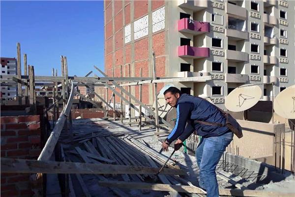 محافظة سوهاج إيقاف فوري لـ 8 حالات بناء مخالف في حي شرق