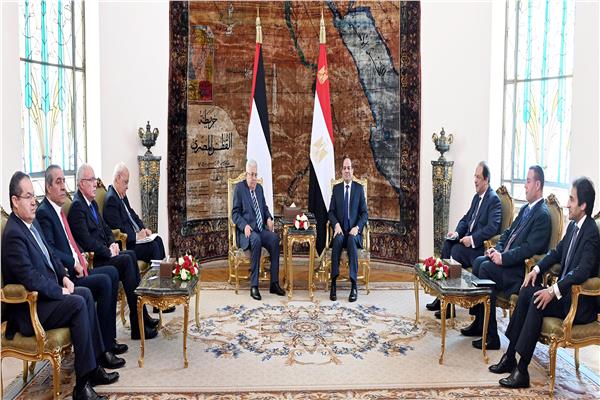  الرئيس يستقبل الرئيس الفلسطيني بقصر لاتحادية