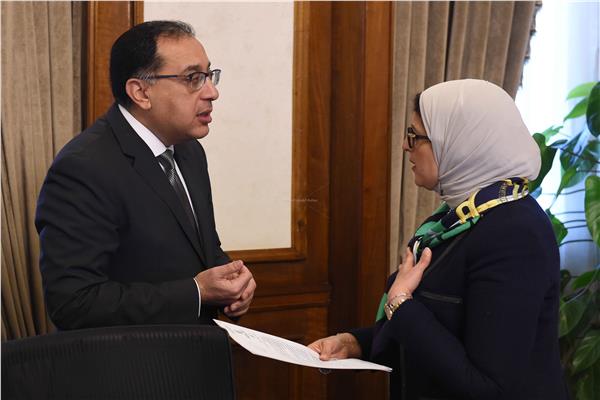 لقاء رئيس الوزراء ووزيرة الصحة قبيل اجتماع الحكومة - تصوير: أشرف شحاتة