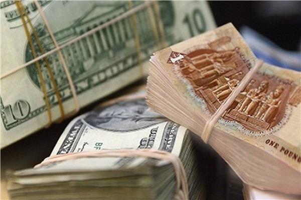 تراجع جديد بسعر الدولار أمام الجنيه المصري في 4 بنوك
