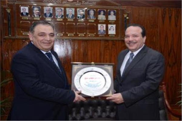 رئيس جامعة طنطا رئيساً شرفياً لحملة "هنعيشها صح" على مستوى الجمهورية 
