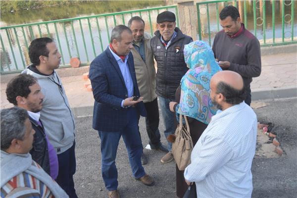 رئيس المحلة يتفقد تطوير مدخل قرية حجازي 