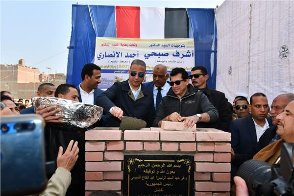 وزير الرياضة يضع حجر أساس لحمام سباحة ونادي إجتماعي لمركز شباب طبهار بالفيوم