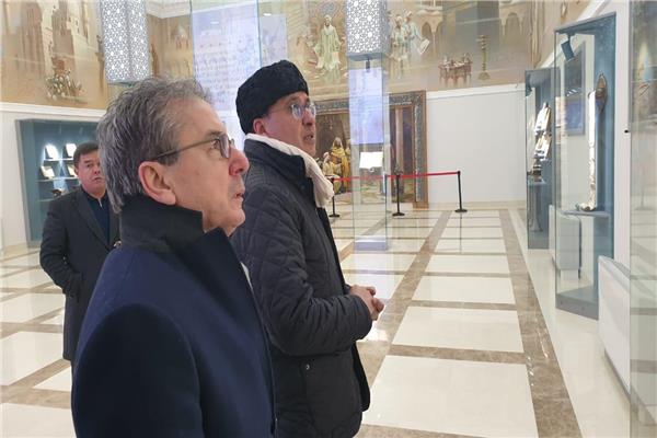 وفد الإيسيسكو يزور مركز الإمام البخارى 