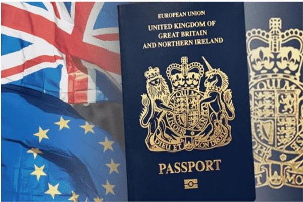 بعد 30 عامًا.. جواز السفر البريطاني للمرة الأولى باللون الأزرق