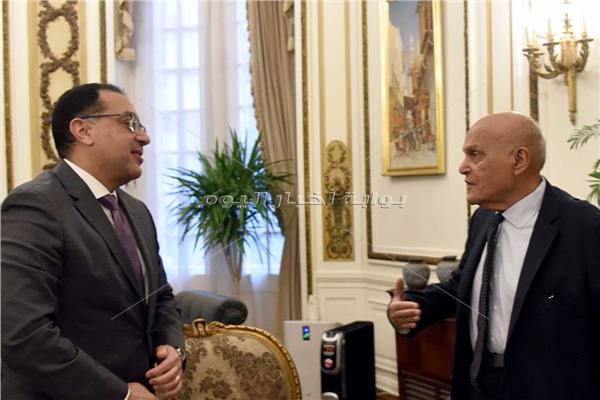 رئيس الوزراء يلتقى الدكتور مجدى يعقوب