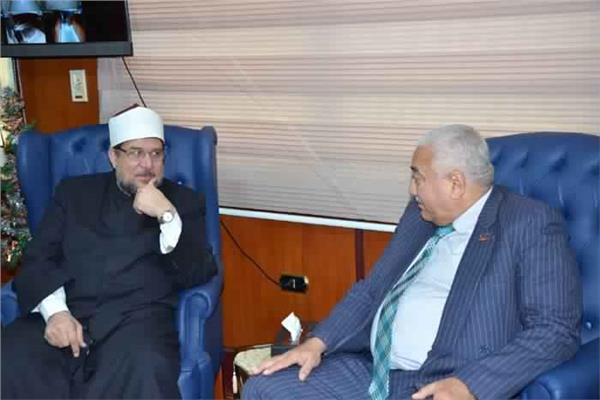 وزير الأوقاف مع رئيس جامعة السادات