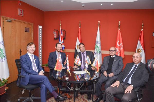 جامعة مصر تستقبل رئيس جامعة ريكسهام لتفعيل فرع «لندن سكول للتجارة»