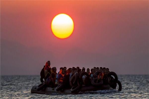 مهاجرون في طريقهم إلى اليونان