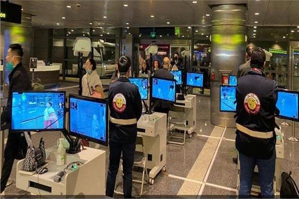 فحص المسافرين عبر مطار الدوحة الدولي