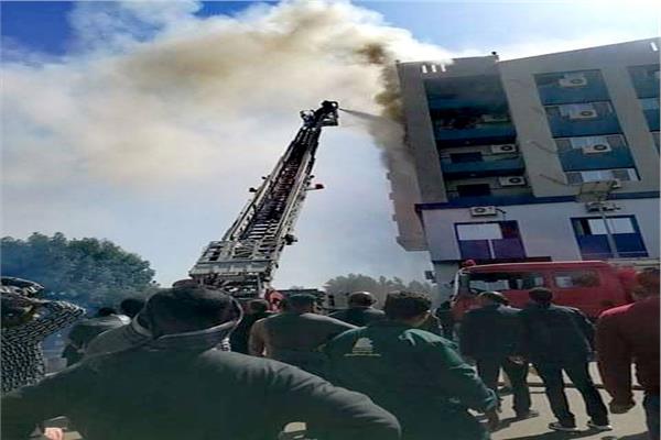 ضابط يُنقذ 15 مواطنًا من الموت في حريق بمستشفى قنا الجامعي