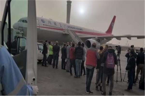 مطار القاهرة يستقبل طائرة قادمة من الصين