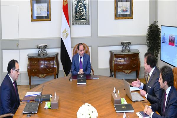 الرئيس عبدالفتاح السيسي خلال اجتماعه مع رئيس الوزراء ووزير التعليم العالي والبحث العلمي
