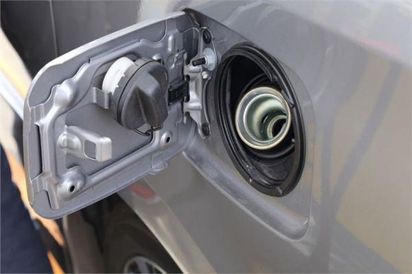 صورة علامات تلف مضخة الوقود في سيارتك.. ونصائح مهمة للحفاظ عليها