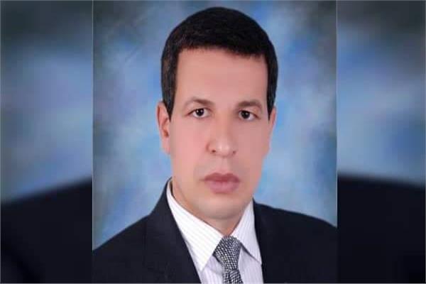 الدكتور محفوظ عبد الستار عميد كلية التربية بالغردقة